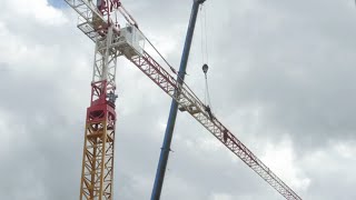 Montage dune grue de chantier en timelapse [upl. by Carlotta]