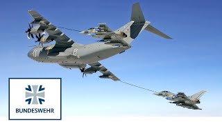 Tanken in der Luft  A400M betankt Eurofighter  Bundeswehr [upl. by Noonan]