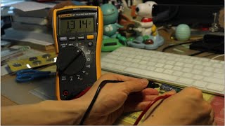 Testing AA amp CR2032 Battery Voltage Using A Fluke 117 True RMS Multimeter [upl. by Einnel]