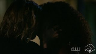 The Originals 4x07 Freya and Keelin kiss [upl. by Akerue]