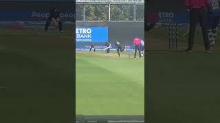 LOCKIE FERGUSON BOWLING 90MPH AT HARRY BROOK [upl. by Kalvin723]