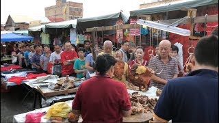 BBQ Pork Early Sell Out At Serdang Market 沙登新村巴剎除夕清晨四时排队买烧肉 [upl. by Ariela130]