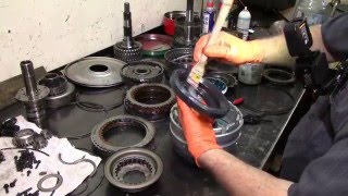 45RFE Automatic Transmission  Part 2  Assembly in Spanish  Ensamblar [upl. by Annoek]